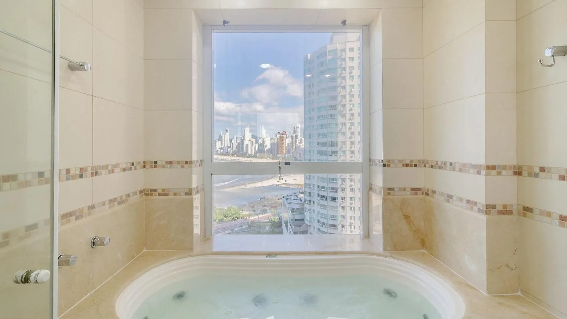 Apto 3Q C/ Vista Mar E Roda Gigante Em Bc Bsd1501 Balneário Camboriú Brasilien